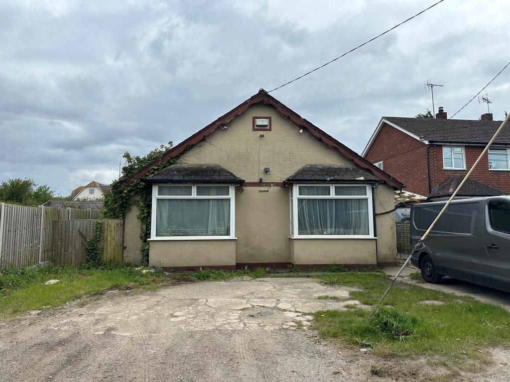 Lot: 28 - DETACHED TWO-BEDROOM BUNGALOW - Detached bungalow with parking